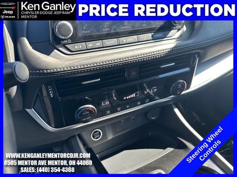 Used 2021 Nissan Rogue SV image 15