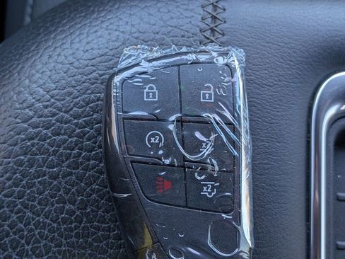 Used 2023 GMC Yukon Denali image 32