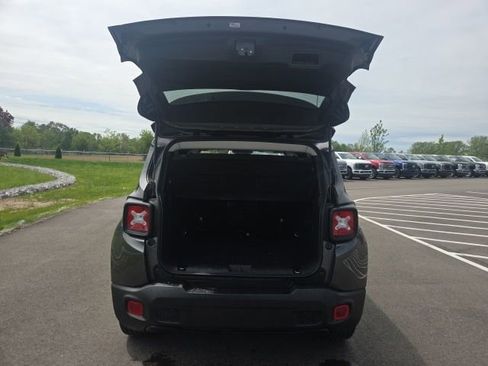 Used 2021 Jeep Renegade Latitude w/ Convenience Group AWD/4WD image 10