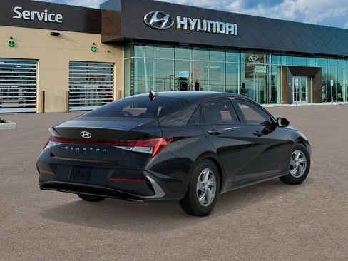 New 2026 Hyundai Elantra SE FWD image 4