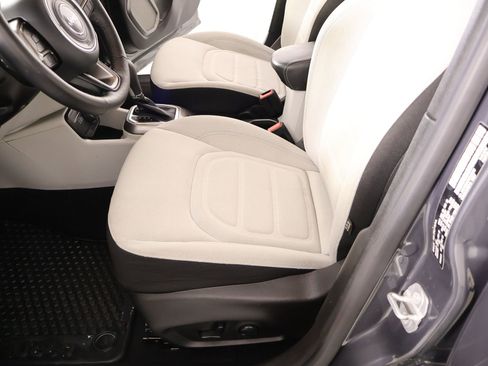 Used 2022 Jeep Renegade Latitude w/ Convenience Group image 13