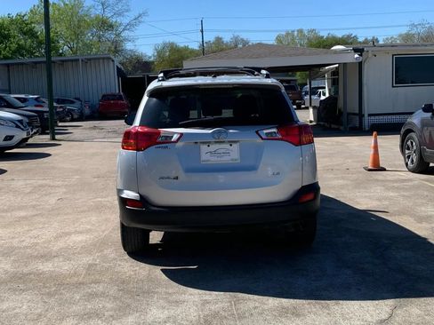 Used 2014 Toyota RAV4 LE FWD image 6