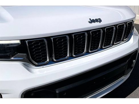 Used 2021 Jeep Grand Cherokee L Overland w/ Luxury Tech Group IV AWD/4WD image 31