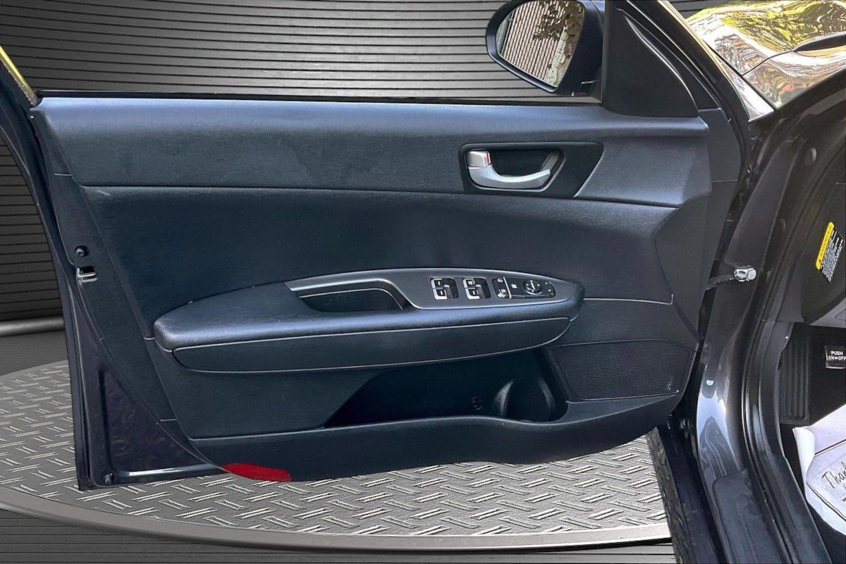 Used 2018 Kia Optima LX FWD image 19
