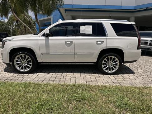 Used 2018 Cadillac Escalade Premium Luxury RWD image 31