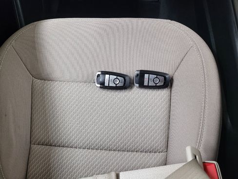 Used 2022 Ford Explorer XLT image 32