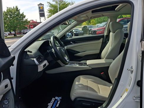 Certified 2018 Honda Accord Touring image 14