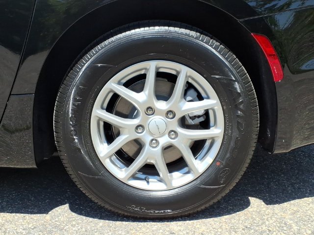 New 2027 Chrysler Pacifica Select FWD image 6