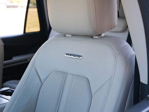 Used 2019 Ford Expedition Max Platinum image 16