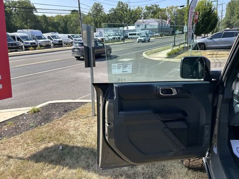New 2025 Ford Bronco Badlands image 10
