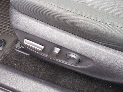 Used 2022 Toyota RAV4 XLE w/ Convenience Package image 12