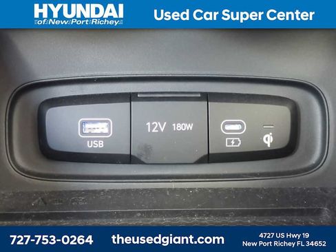 Used 2024 Hyundai Venue Limited FWD image 22