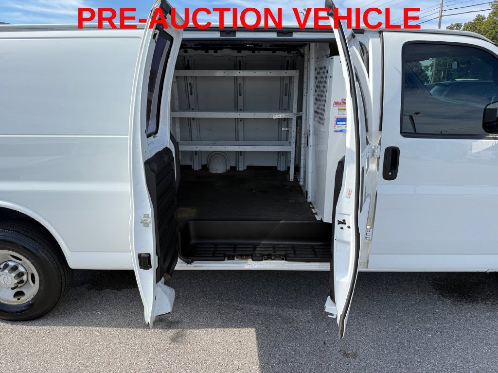 Used 2017 Chevrolet Express 2500 Extended RWD image 28