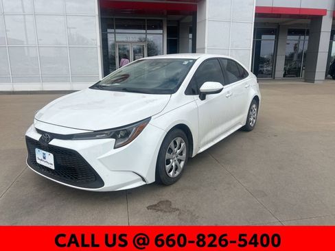 Used 2021 Toyota Corolla LE image 2