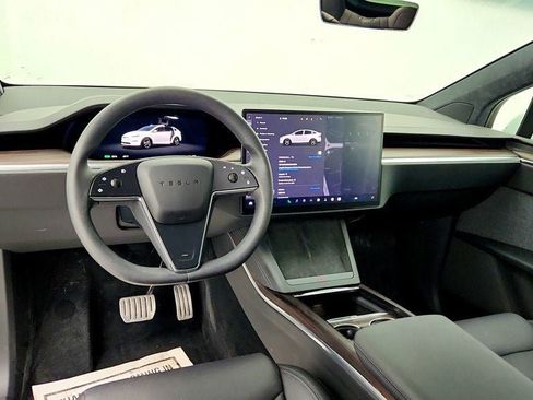 Used 2024 Tesla Model X image 12
