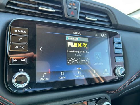 New 2025 Nissan Versa SR image 24