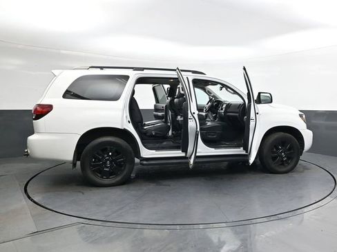 Used 2018 Toyota Sequoia TRD Sport image 39