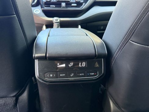 Used 2025 Toyota Highlander XSE AWD/4WD image 23