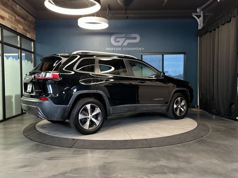 Used 2019 Jeep Cherokee Limited AWD/4WD image 3