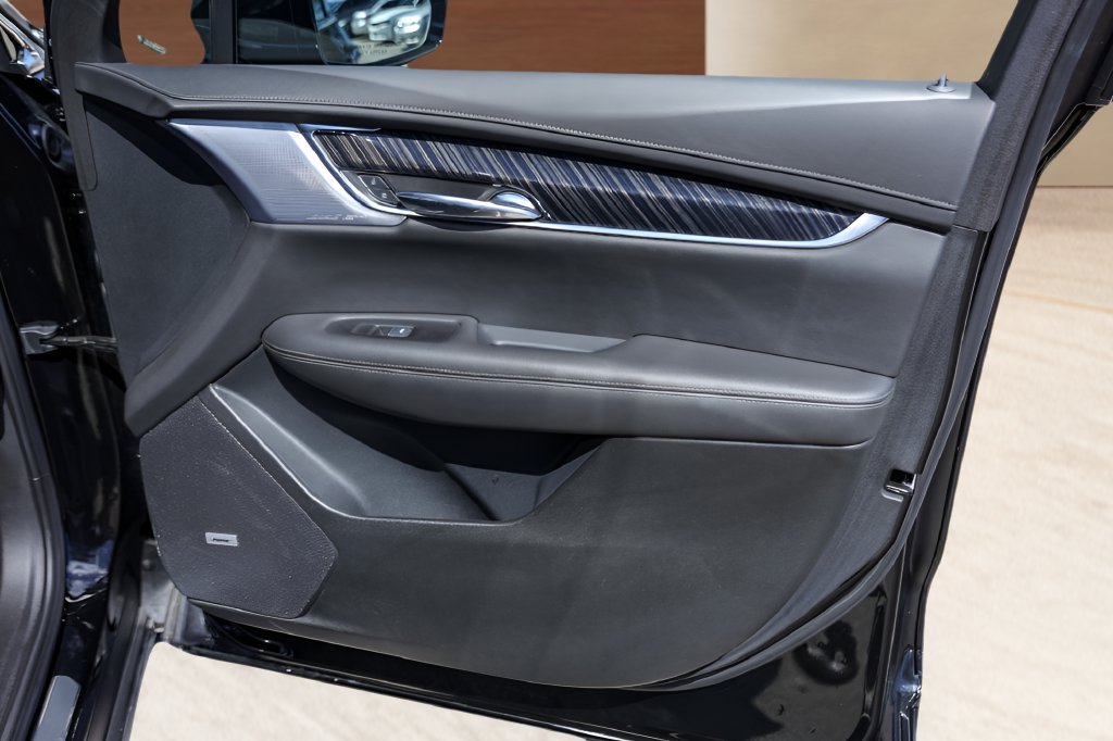 Used 2025 Cadillac XT6 Premium Luxury FWD image 31