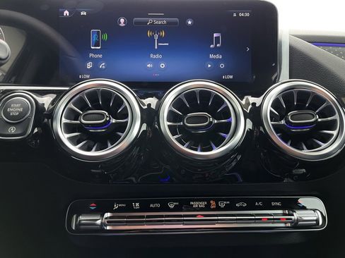 Used 2025 Mercedes-Benz GLA 250 4MATIC image 25