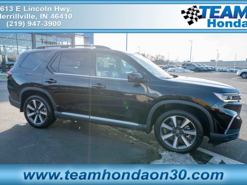 Used 2024 Honda Pilot Touring image 1
