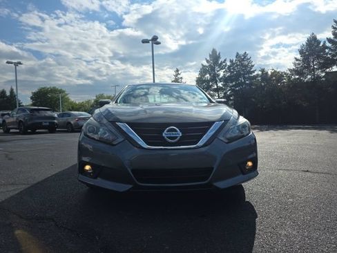 Used 2017 Nissan Altima 2.5 SR FWD image 2