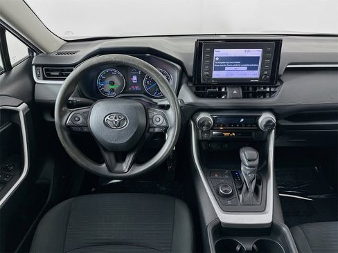 Certified 2020 Toyota RAV4 LE image 21