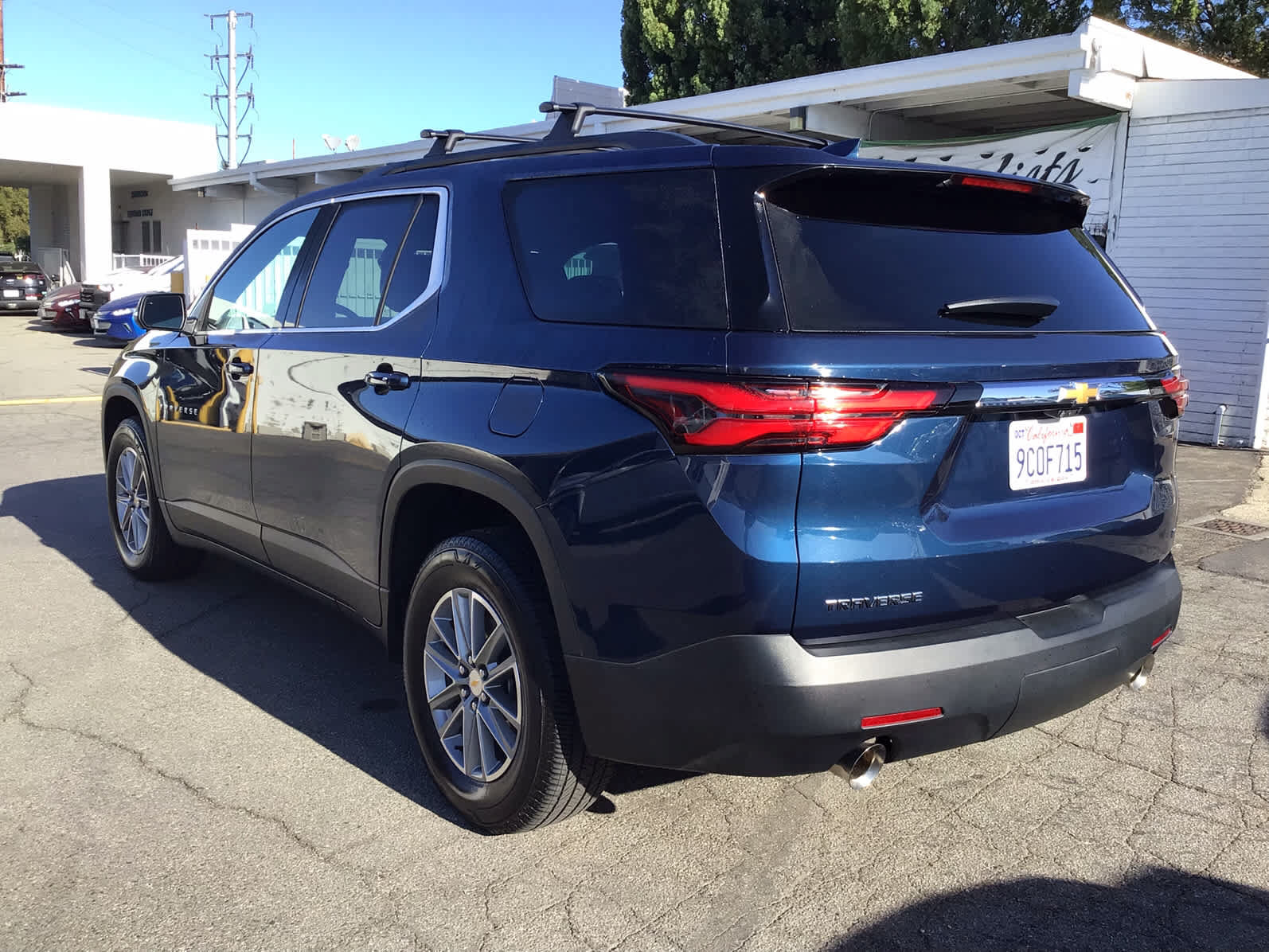 Used 2023 Chevrolet Traverse LT FWD image 2