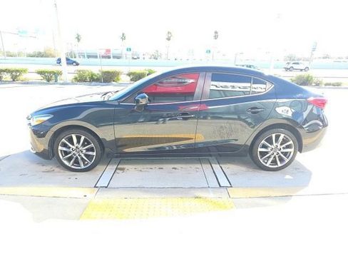 Used 2018 MAZDA MAZDA3 Touring image 8