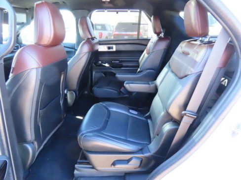 Used 2021 Ford Explorer Platinum w/ Equipment Group 601A image 19