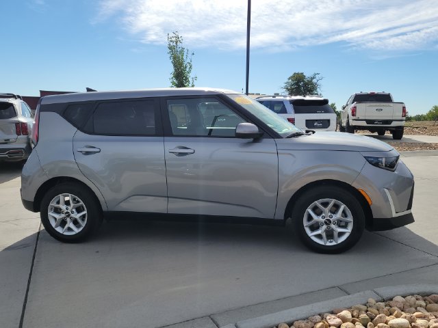 Certified 2025 Kia Soul LX w/ LX Technology Package FWD image 6