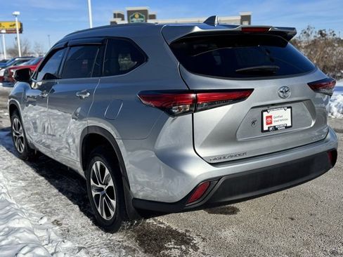Certified 2022 Toyota Highlander XLE image 48