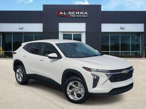 Certified 2024 Chevrolet Trax LS w/ LS Convenience Package FWD image 1