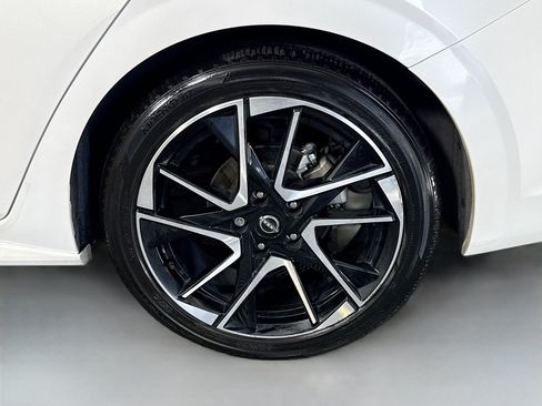 Used 2024 Nissan Sentra SR w/ SR Premium Package FWD image 37