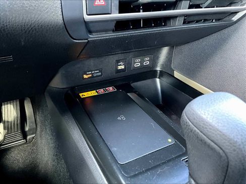 Used 2025 Toyota Camry LE image 27