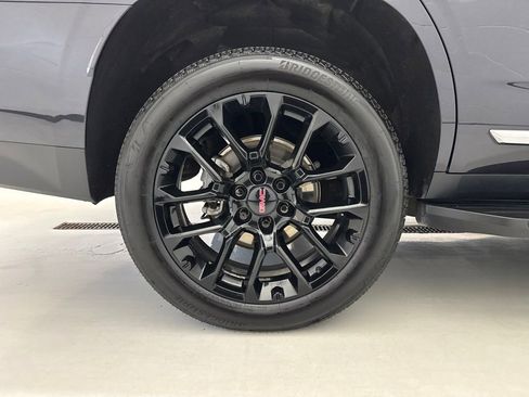 Used 2023 GMC Yukon SLT AWD/4WD image 7