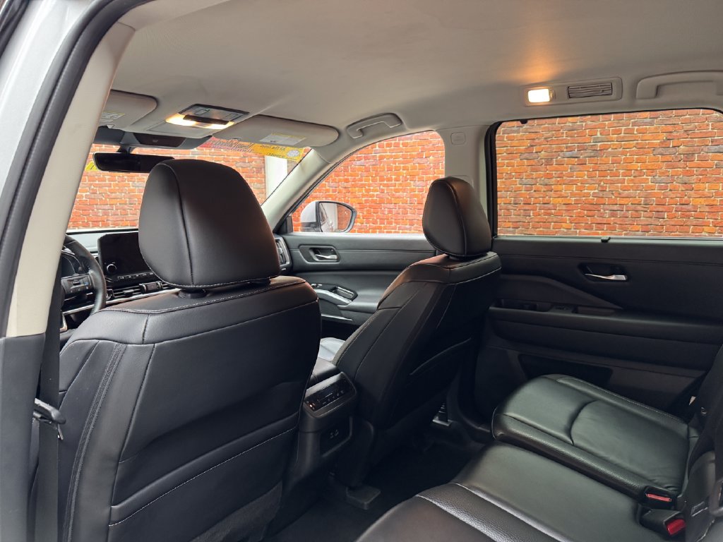 Used 2024 Nissan Pathfinder SL AWD/4WD image 25