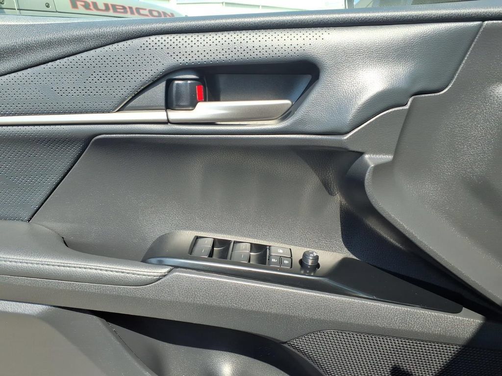 Used 2025 Toyota Camry XSE AWD/4WD image 14
