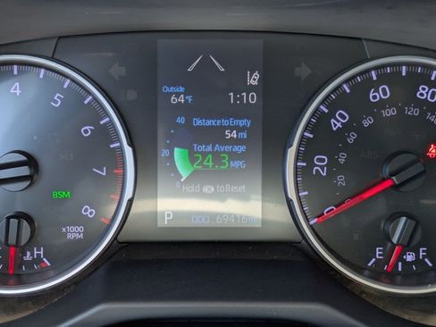 Used 2019 Toyota RAV4 XLE w/ Convenience Package FWD image 11