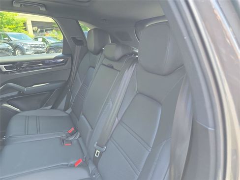 Used 2022 Porsche Cayenne S AWD/4WD image 14