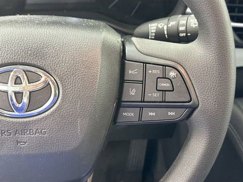 Used 2025 Toyota Sienna LE image 20