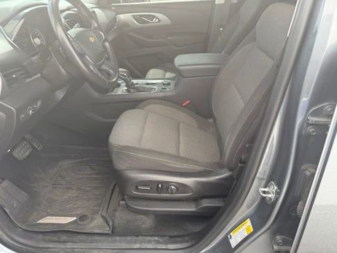 Used 2021 Chevrolet Traverse LT FWD image 24