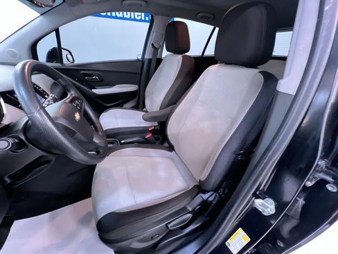 Used 2020 Chevrolet Trax LS FWD image 14