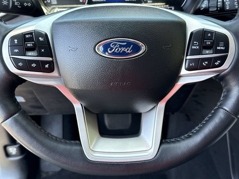 Certified 2022 Ford Explorer XLT w/ Equipment Group 202A RWD image 10