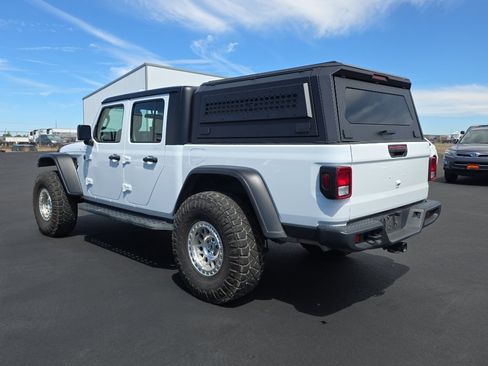Used 2024 Jeep Gladiator Sport AWD/4WD image 6