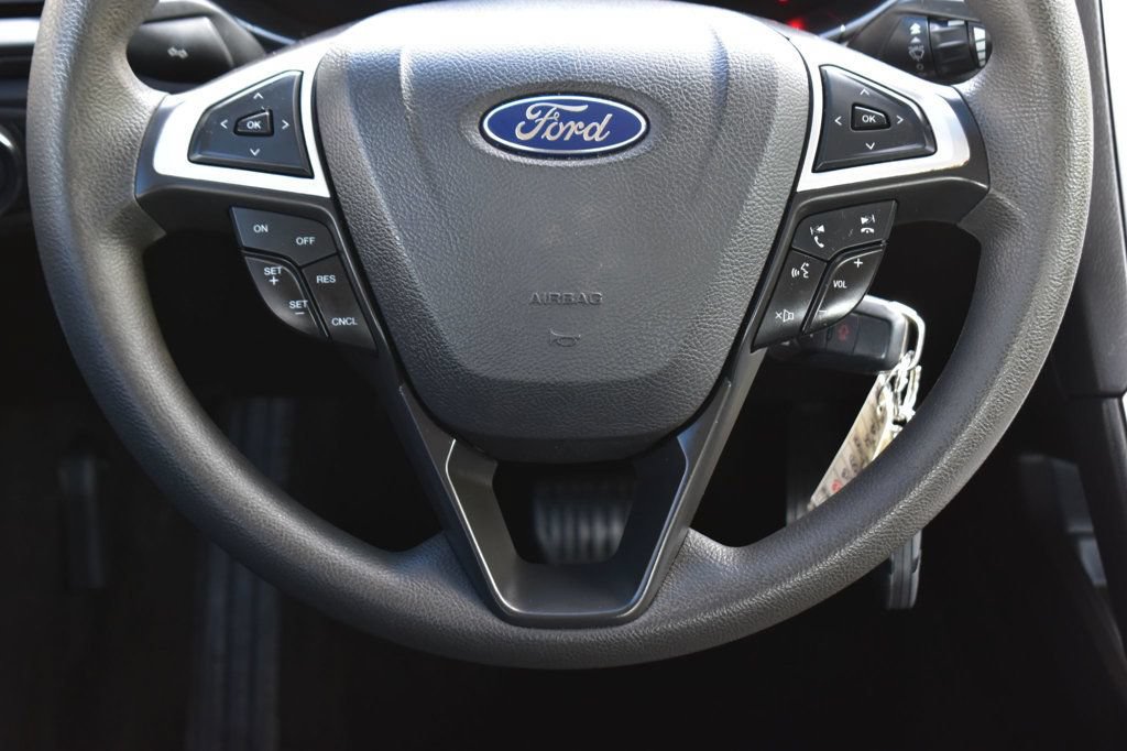 Used 2013 Ford Fusion SE FWD image 25