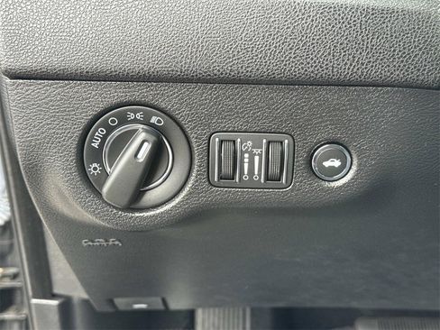 Used 2022 Chrysler 300 Touring w/ Sport Appearance Package image 36