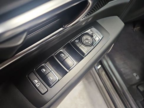 Used 2025 Kia Telluride AWD image 12