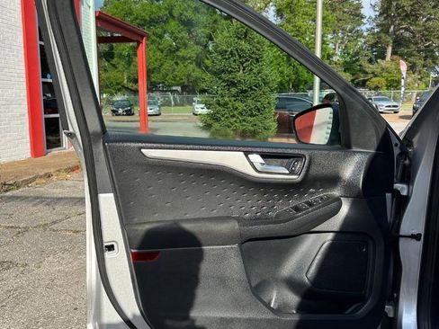 Used 2020 Ford Escape SE FWD image 21